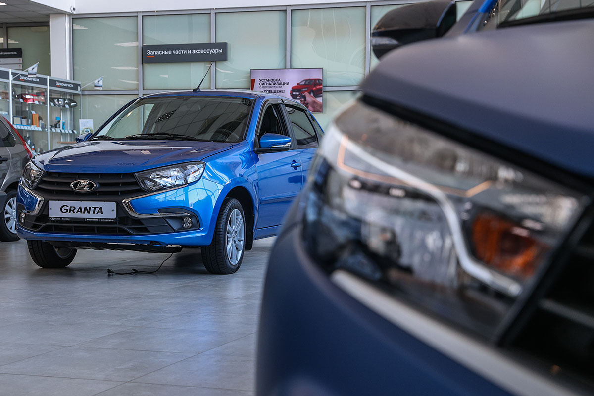 Снова начались перебои у АвтоВАЗа — за судьбу российского автогиганта искренне переживают даже те, кто никогда не думал о покупке машины этой марки.