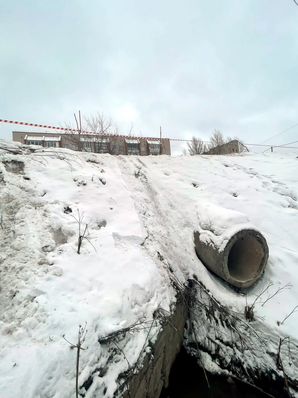 Вологжанка упала в канаву и погибла - KP.RU