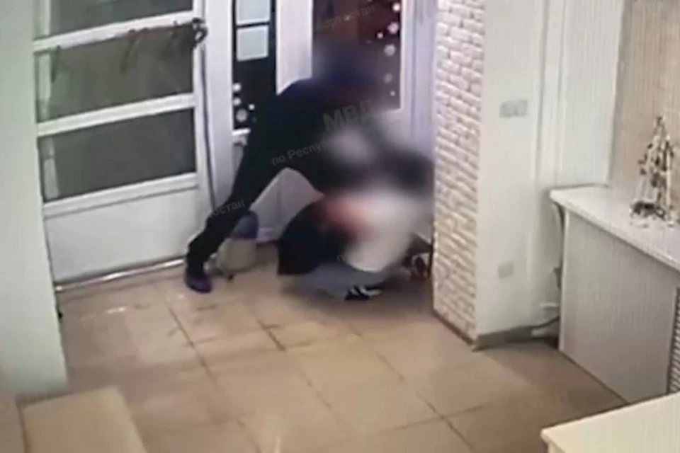 Момент нападения на администратора салона попал в объектив камеры наблюдения // видео: МВД РБ