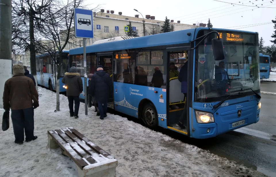 Синие автобусы с надписью "Транспорт Верхневолжья" начали курсировать в регионе с 2020 года в Твери.