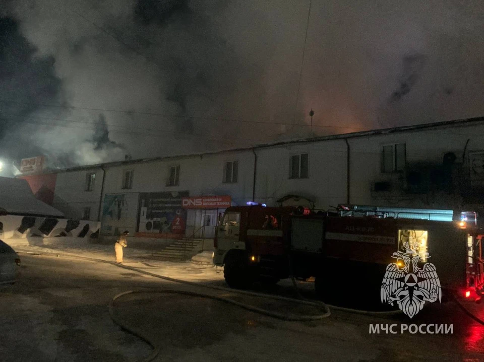 Торговый центр горел в Черемхове в ночь на 6 февраля