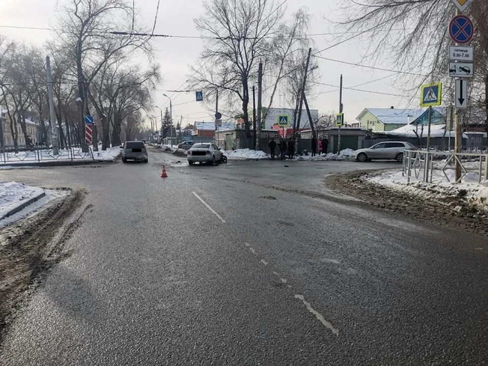 Автомобилист не уступил дорогу транспортному средству.
