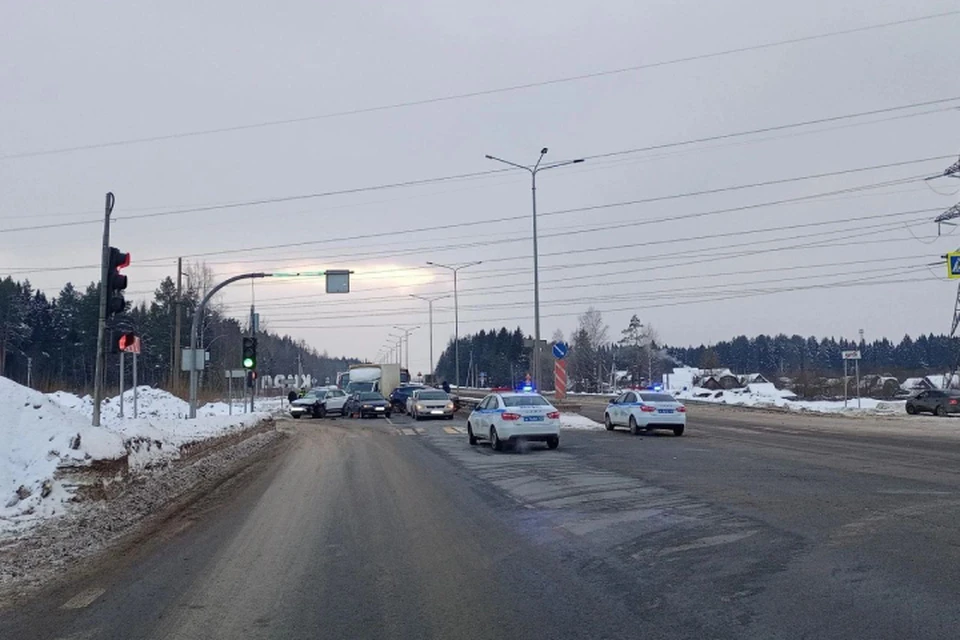 В аварии пострадали два человека из разных автомобилей. Фото: ГИБДД Кировской области