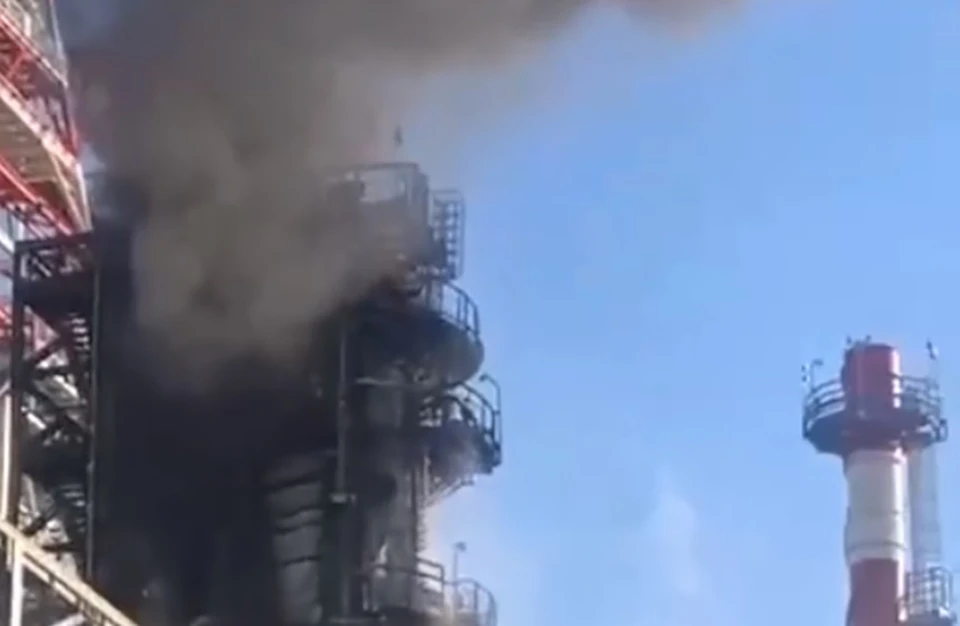 Названа причина пожара на нефтеперерабатывающем заводе в Кстове.