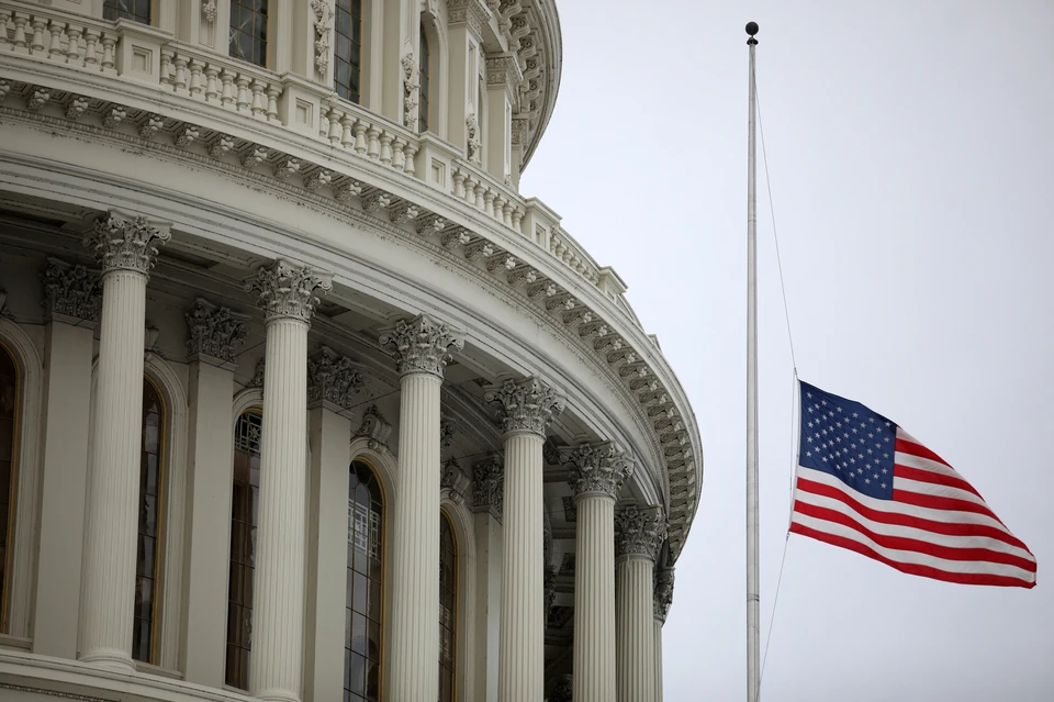 Республиканец Гетц потребовал прекратить США тратить "миллиарды долларов" на помощь Зеленскому