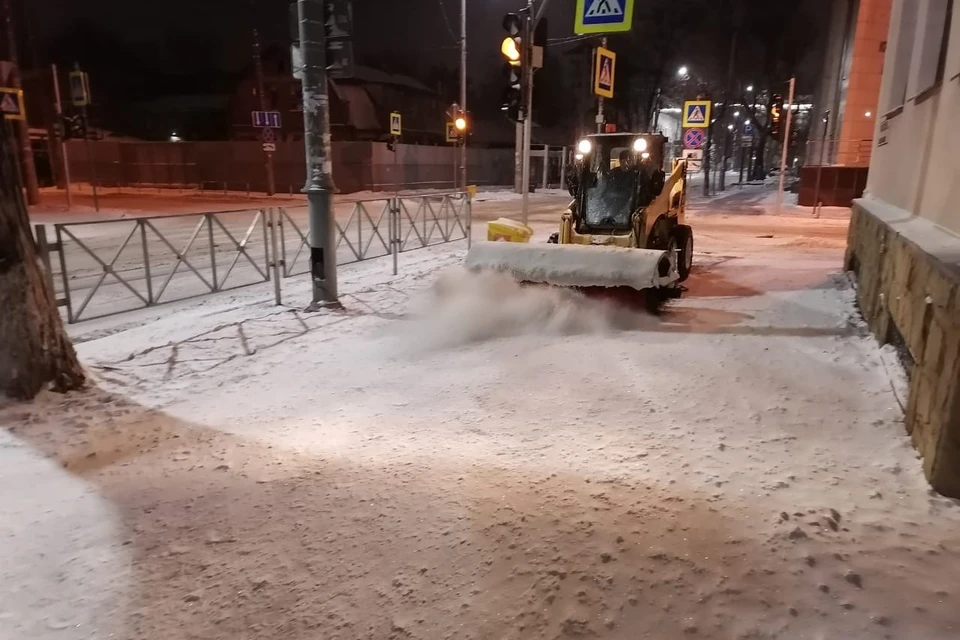 На дорогах Краснодара всю ночь работала спецтехника Фото: krd.ru