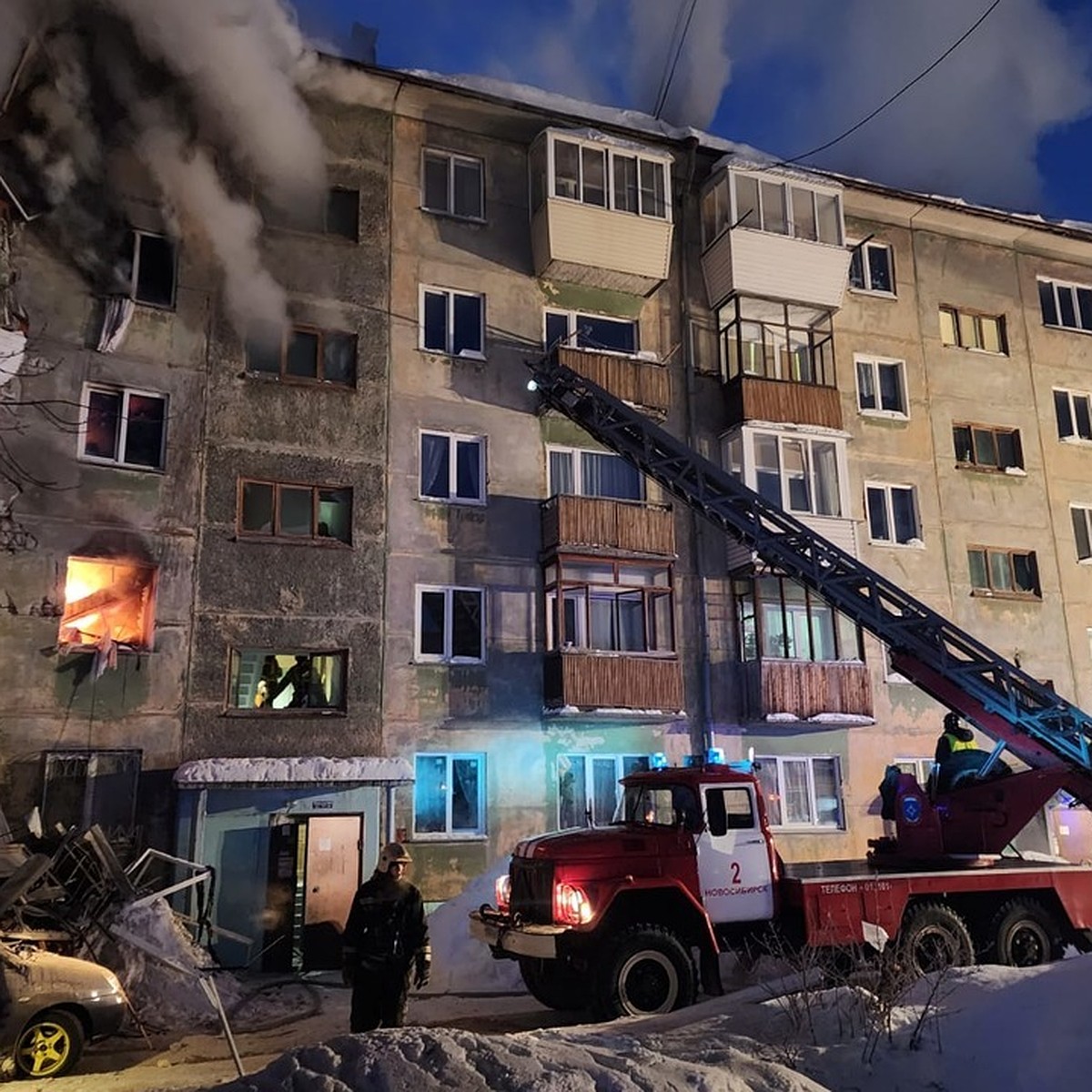 Фото и видео с места мощного взрыва в пятиэтажке на Линейной, 39 в  Новосибирске показали очевидцы - KP.RU