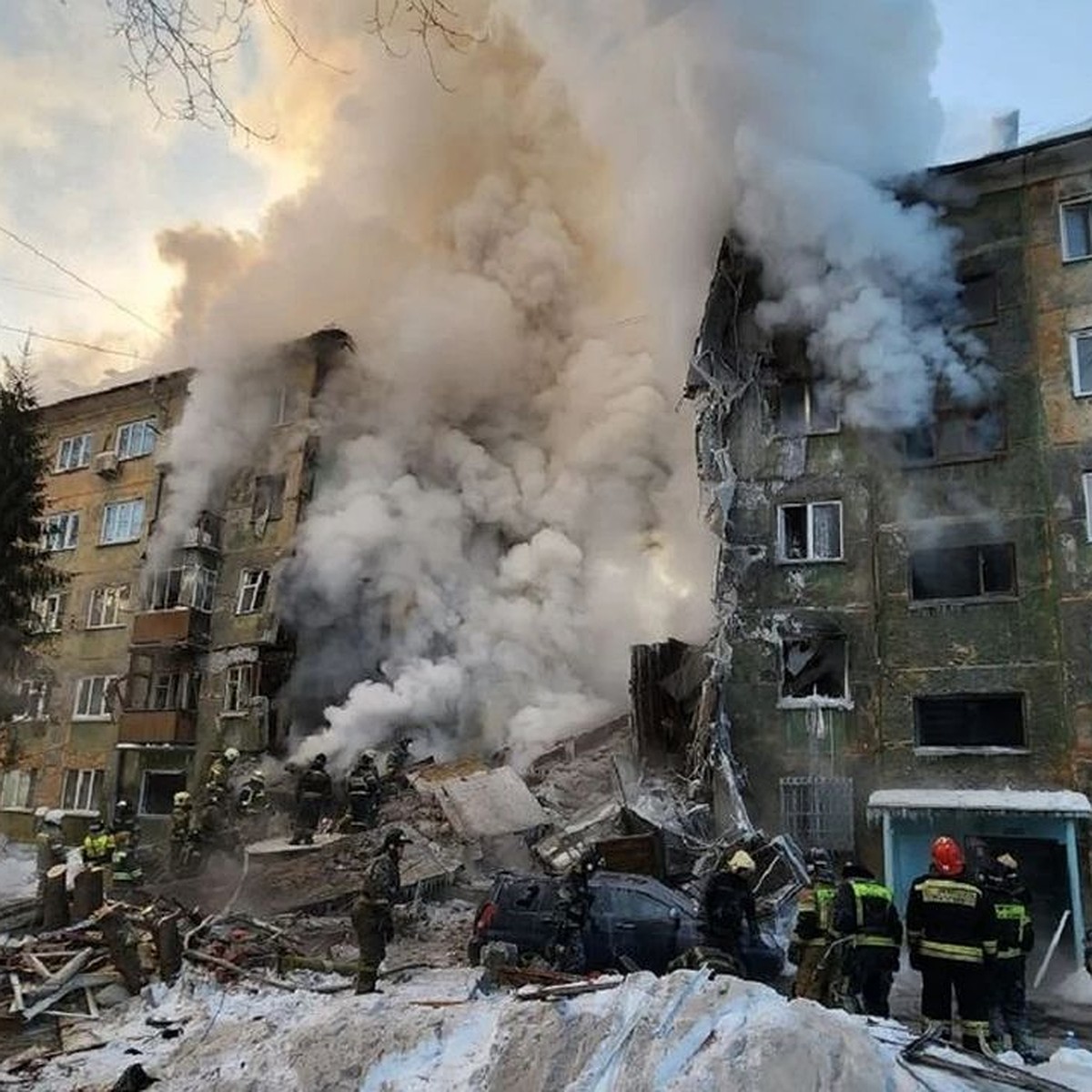 В Новосибирске перенесли пункт сбора гуманитарной помощи пострадавшим при  взрыве газа в доме на Линейной,39 - KP.RU