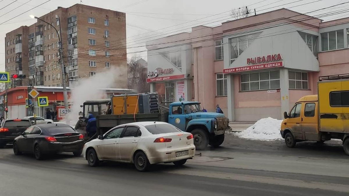 Очередной прорыв трубопровода. Отопление и горячую воду отключили на 15  улицах Рязани - KP.RU