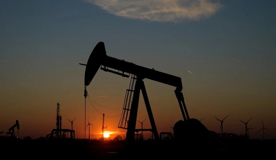 Россия сократит добычу нефти в ответ на введение ценового потолка несколькими странами