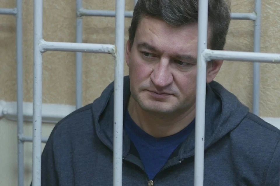 Евгений Арапов все время работает в колонии и не успевает изучить материалы дела