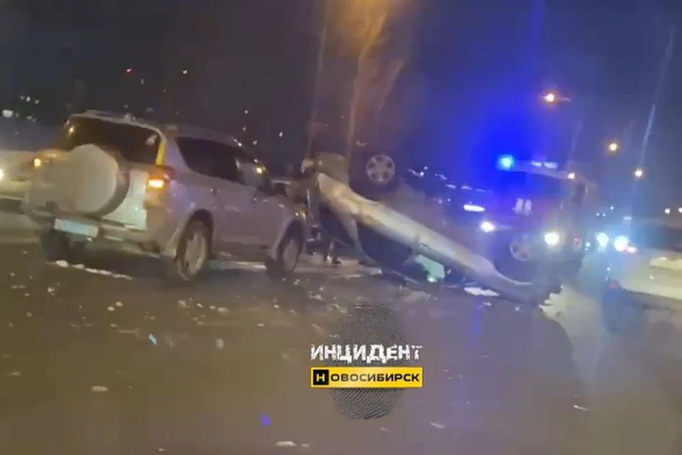 На улице Большевистской произошло ДТП с участием двух иномарок. Фото: стоп-кадр из видео / Инцидент Новосибирск
