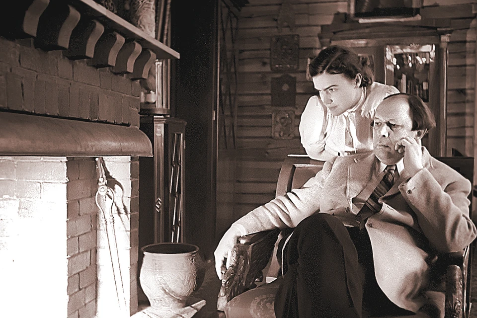Алексей Толстой с женой на даче в поселке Барвиха. Апрель 1941 года. Фото: Владимир МАЛЫШЕВ/ТАСС
