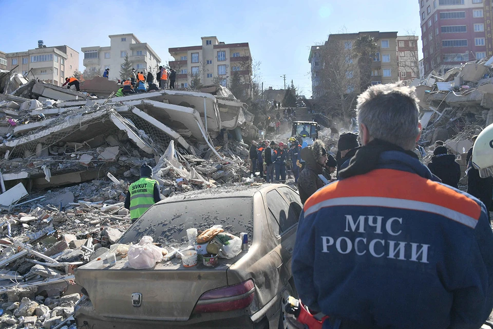 Российские спасатели завершили работу в зоне бедствия в Турции и Сирии, где они принимали участие в разборе завалов после разрушительного землетрясения.