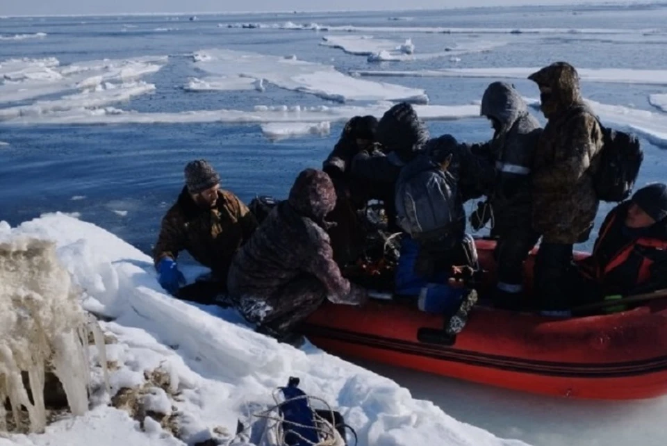 Рыбаков уносит на оторвавшихся льдинах на Сахалине каждый год