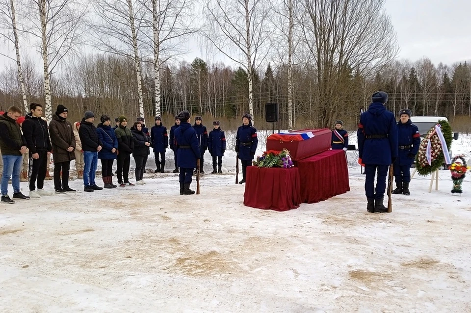 Прощание с воином. Простились с воином погибшим на Украине в Старицком районе. Простились с погибшим на сво в Калужской.