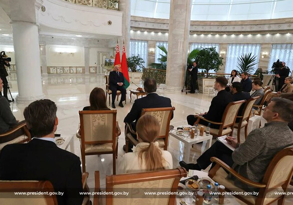 Интервью зарубежным и белорусским СМИ. Фото: president.gov.by