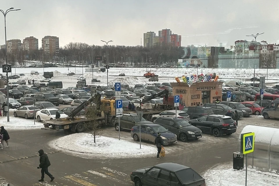 Рязанцы сообщили об эвакуации машин с парковки «Глобуса». Фото: ПУВР | Юлия Викторова.