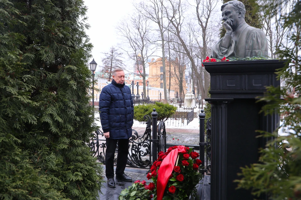Александр Беглов почтил память первого мэра Петербурга Анатолия Собчака