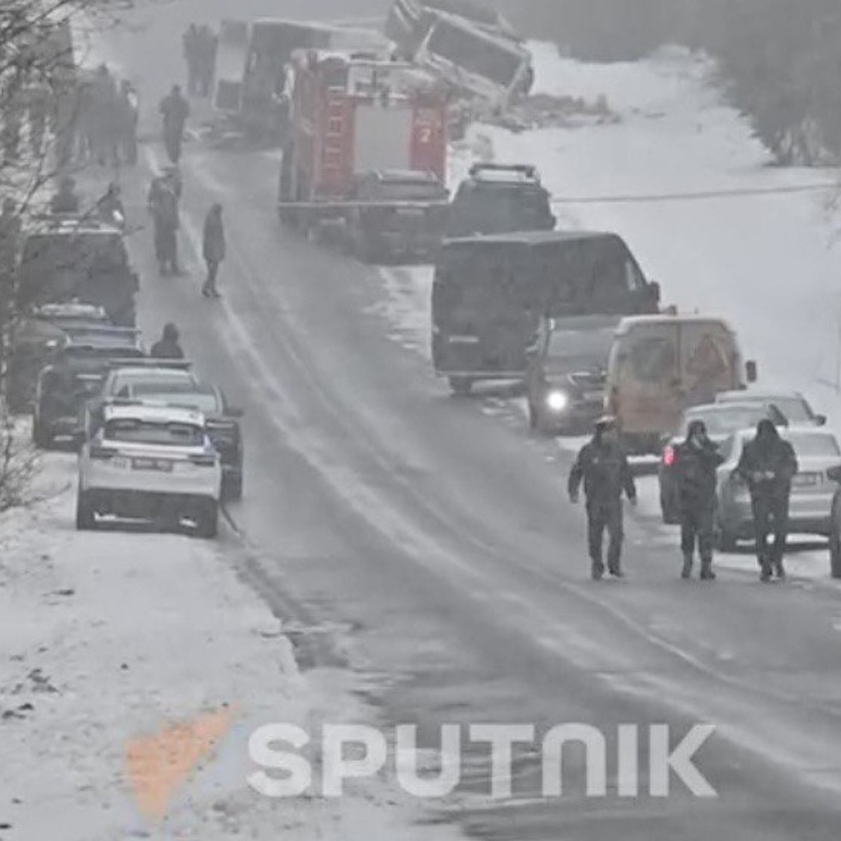 Появилось видео с места жуткой аварии под Минском, в которой погибли 11  человек - KP.RU