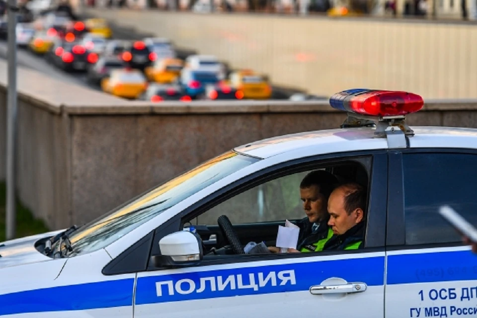 В Новосибирске полиция ищет похитителей аккумуляторов, промышляющих на улице Киевской.