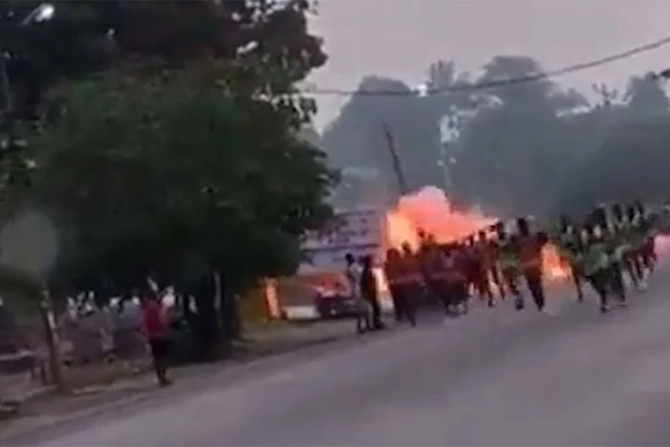 Во время массового забега в Камеруне произошел теракт. Фото: кадр из видео.