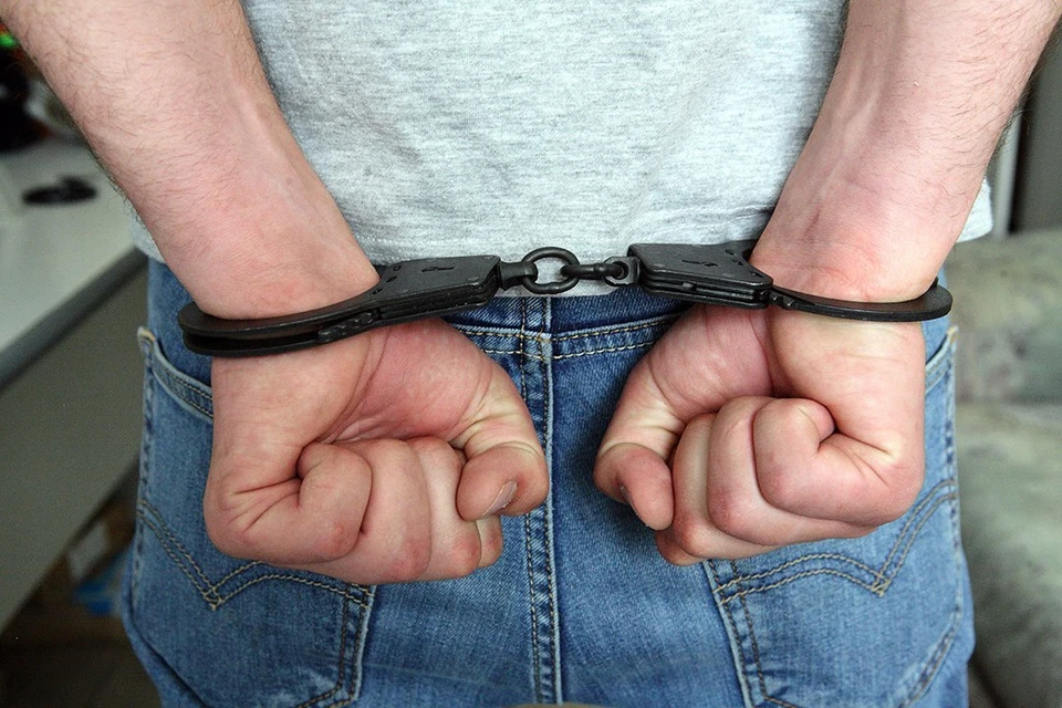 Суд отправил под арест на два месяца мужчину, который тяжело ранил сотрудника ОМОНа.