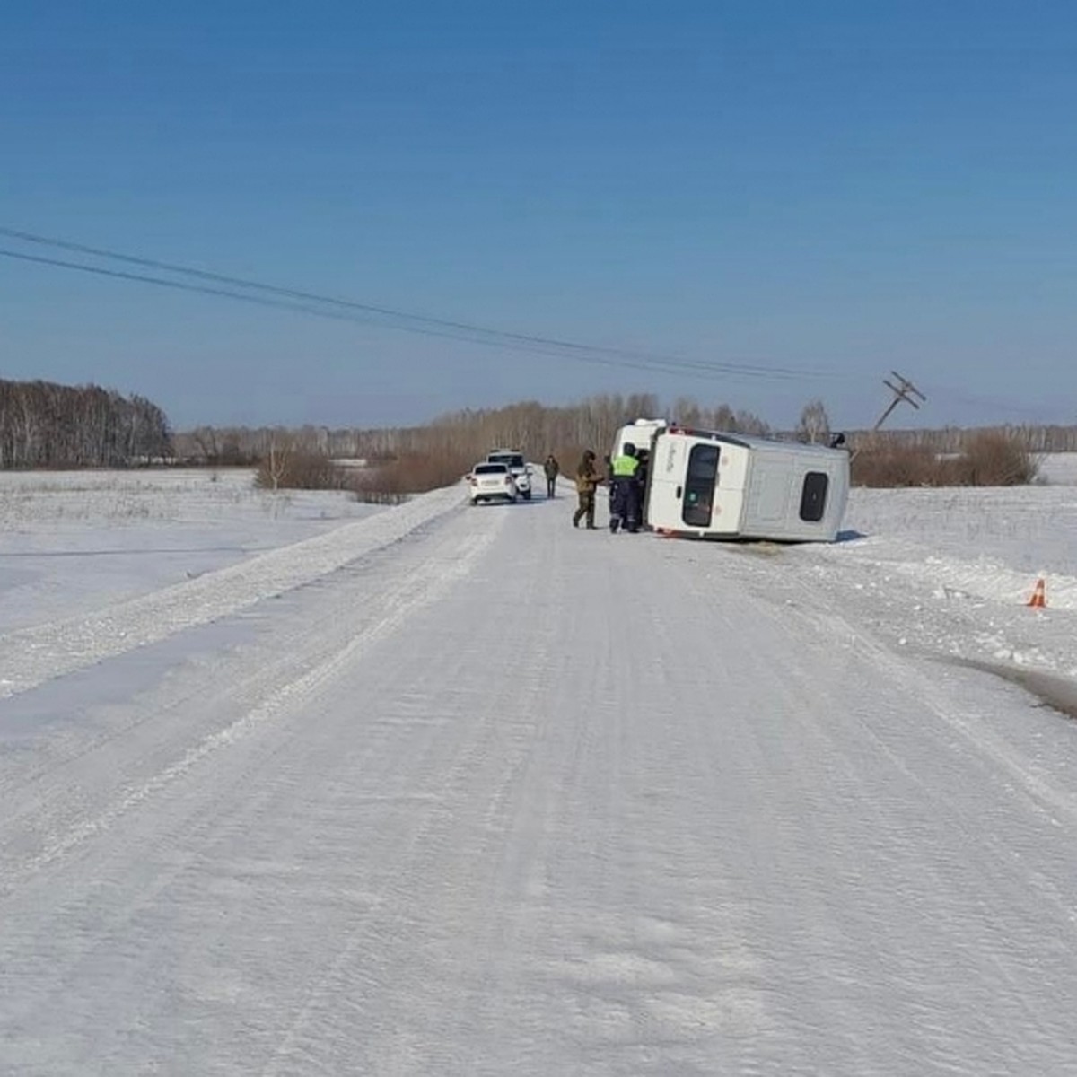 В Омской области перевернулся автобус с пассажирами - KP.RU