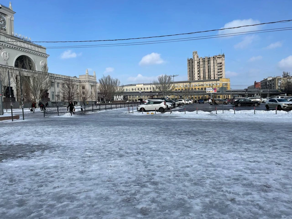 Волгоград уже почти неделю во власти гололеда.