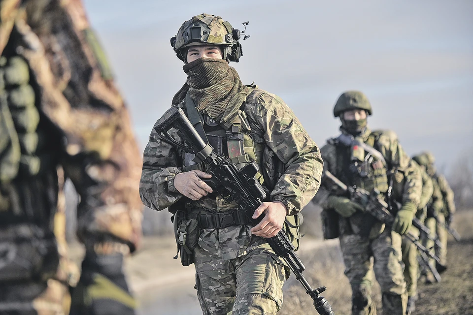 Экипированы судоплатовцы по последнему слову военного искусства.