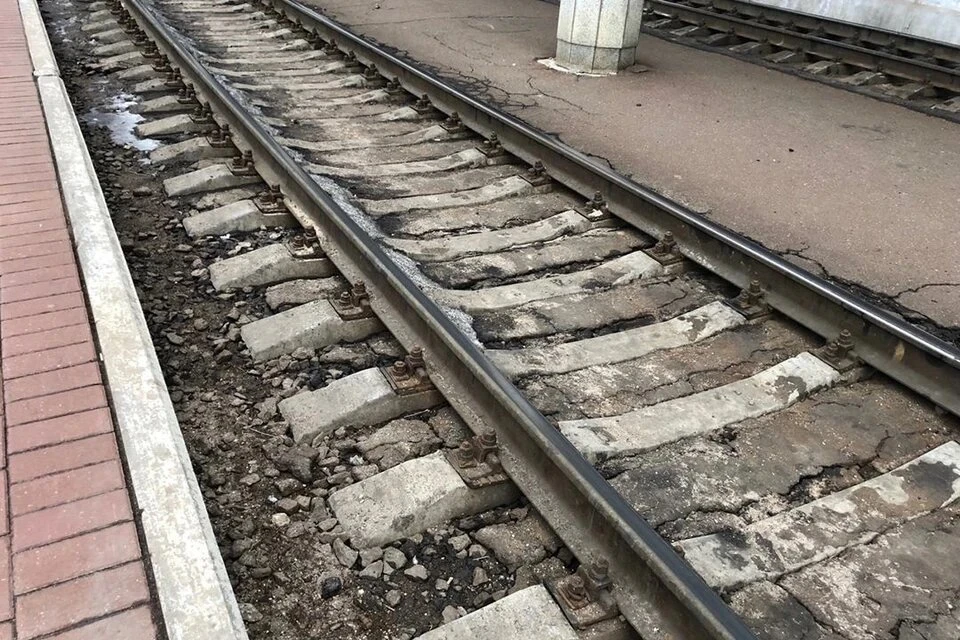 Под Киевом в Борисполе сошел с рельсов грузовой поезд