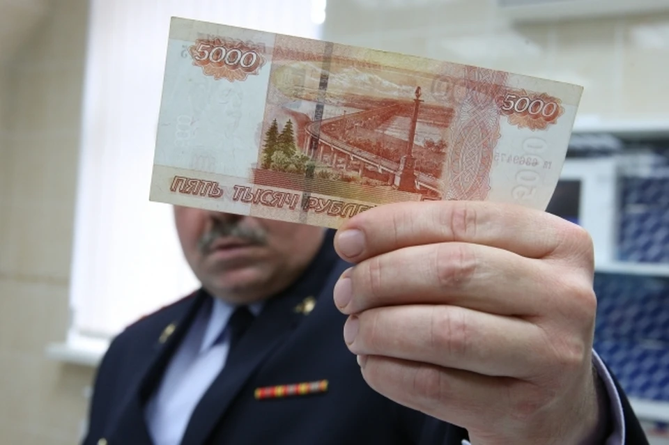 Расплатившегося за цветы деньгами «Банка приколов» мужчину задержали в Магадане
