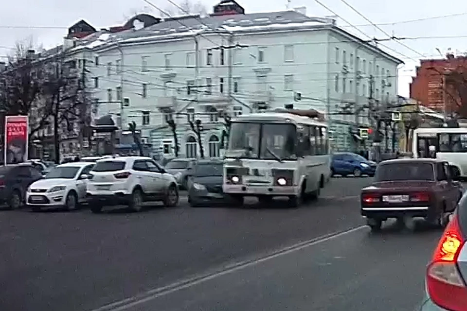 В центре Рязани произошло ДТП с участием ПАЗа.