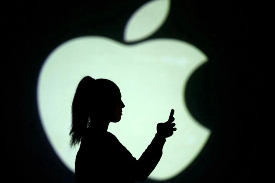 Стало известно, что сервисы Apple в России приостановили гарантийное обслуживание MacBook и iPad. Снимок носит иллюстративный характер. Фото: REUTERS