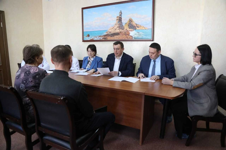 Губернатор Сахалинской области посетил областной онкодиспансер. Фото: пресс-служба правительства Сахалинской области
