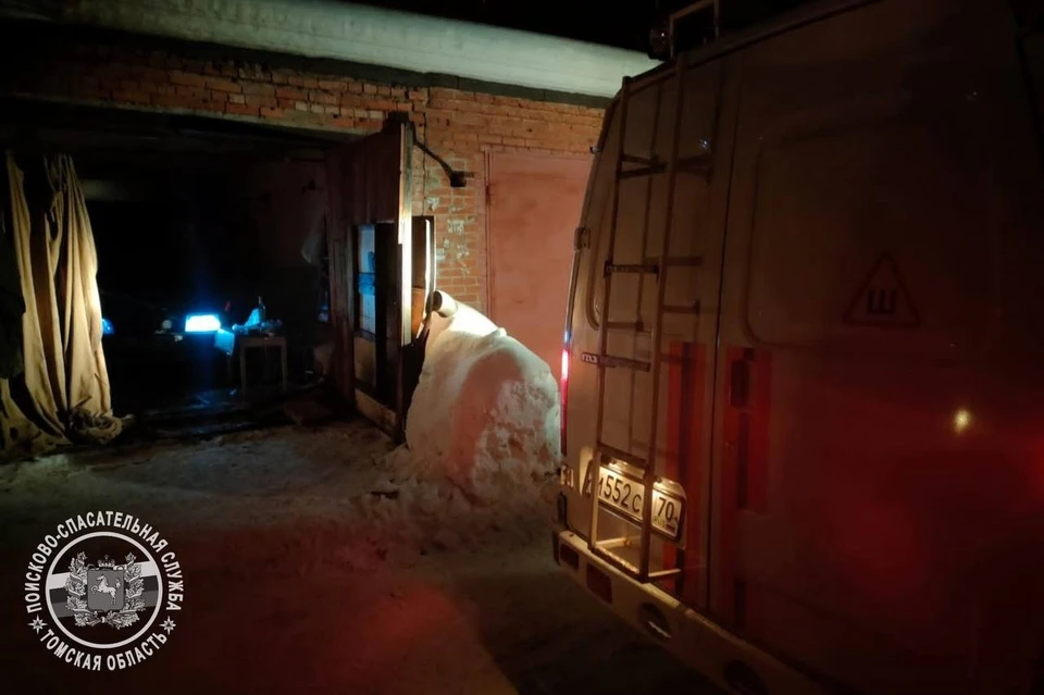 Фото: В гараже был обнаружен мужчина с признаками биологической смерти. ПСС по Томской области