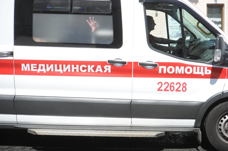 Приезжий из Смоленска упал с 20-метровой высоты в Купчино и выжил