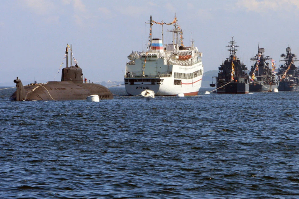 Атомная подводная лодка К-456 «Тверь» 25 июля 2008 года во время репетиции военно-морского парада во Владивостоке. Фото: Архив РИА Новости/ Виталий Анков