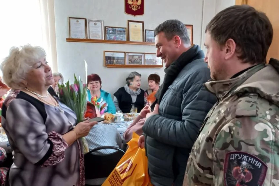 Рязанских женщин-ветеранов поздравили учебный центр «Дружина» и отделение партии «Справедливая Россия – За правду»