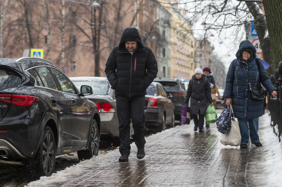 Еще три человека получили травмы и переломы из-за гололедицы в Петербурге