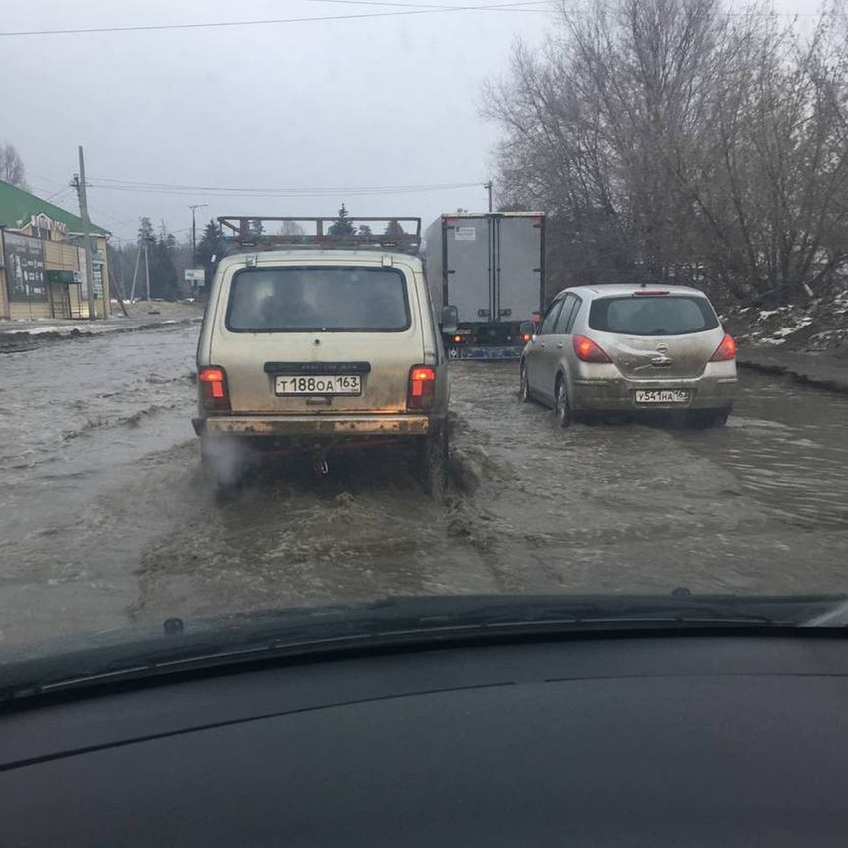 Подтопление дорог, мостов и сел в Самарской области в марте 2023:  оперативная обстановка, какие дороги и мосты закрыты - KP.RU