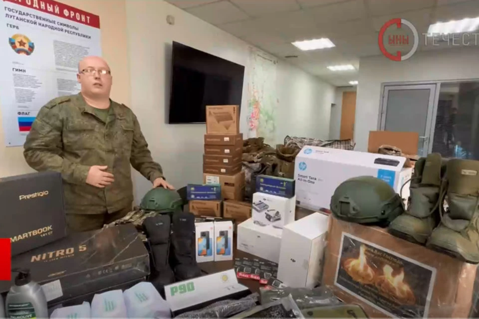 Офицер 2-го армейского корпуса Антон Микужс рассказал о составе груза. Фото: Скриншот видео «Сыны Отечества»