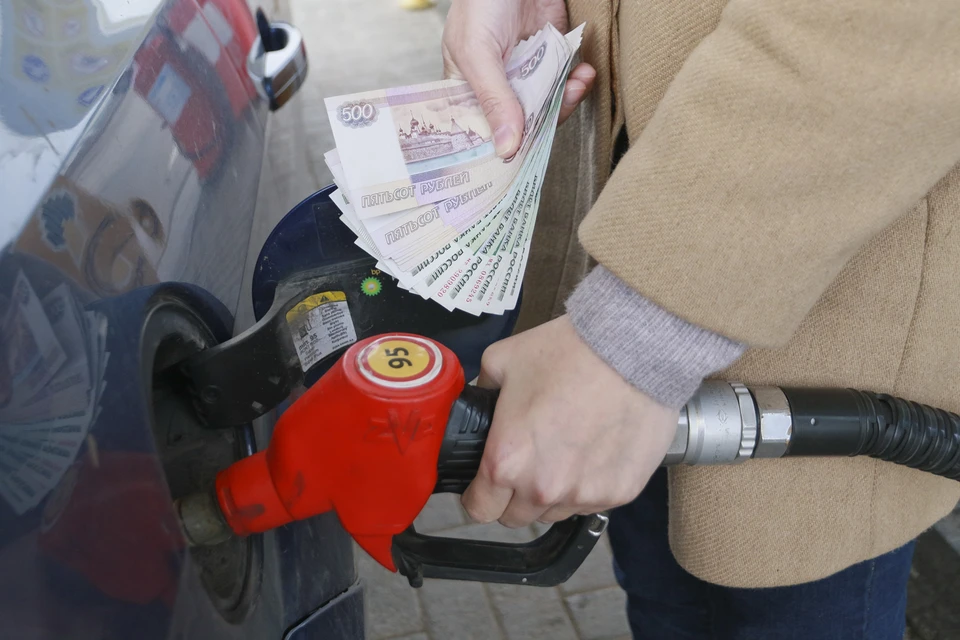 Средняя цена на бензин повысилась в Сахалинской области