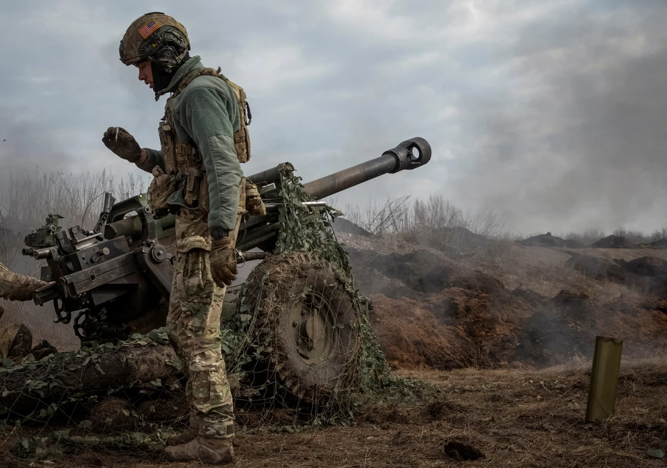 Украинские артиллеристы ведут огонь в районе Бахмута, донбасский фронт.