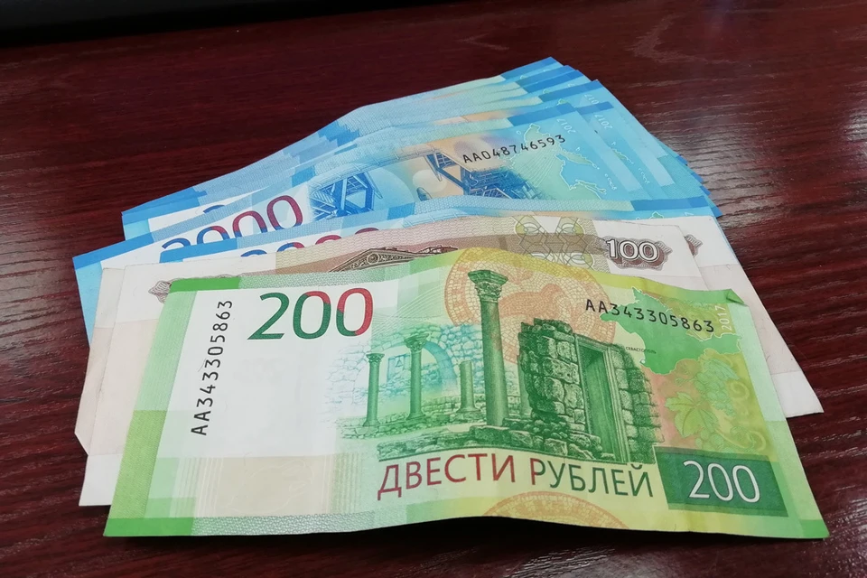 Средняя зарплата выросла всего на 0,5%