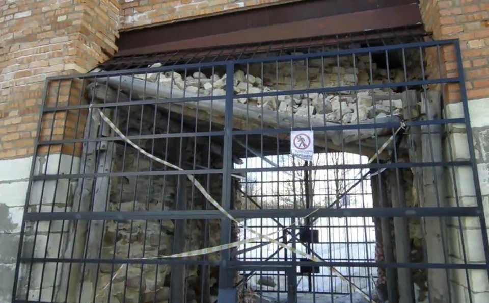 Обрушение крепостной стены сняли на видео в Смоленске. Фото: Михаил Ефимкин.