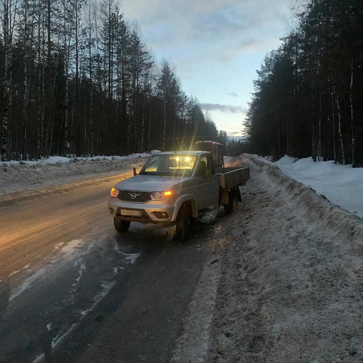 В Коми столкнулись УАЗ и Nissan: пострадала женщина - KP.RU