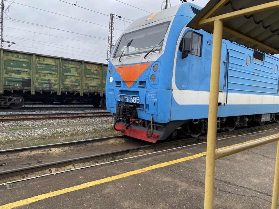 В Тюмени на железной дороге в районе Войновки загорелся поезд