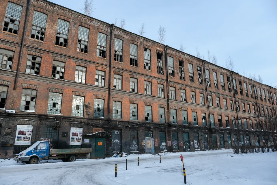Смольный планирует через суд добиться реставрации завода Парамонова на Васильевском острове