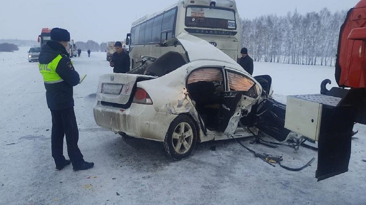 Может ей помогли потеряться?»: из видеорегистратора семьи, погибшей в ДТП  на трассе под Новосибирском, пропала флешка - KP.RU